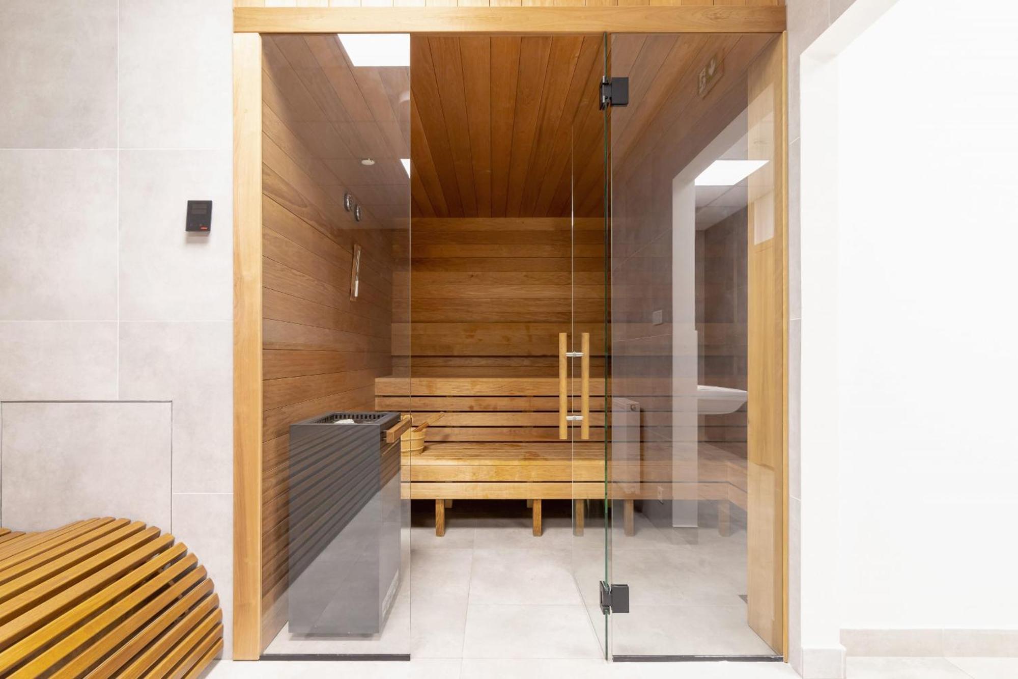 Modern Studios With Air Conditioning In Downtown Krakow By Noclegi Renters Екстер'єр фото